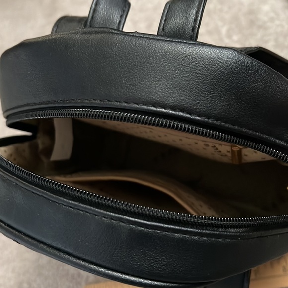 Black backpack purse - Picture 3 of 4